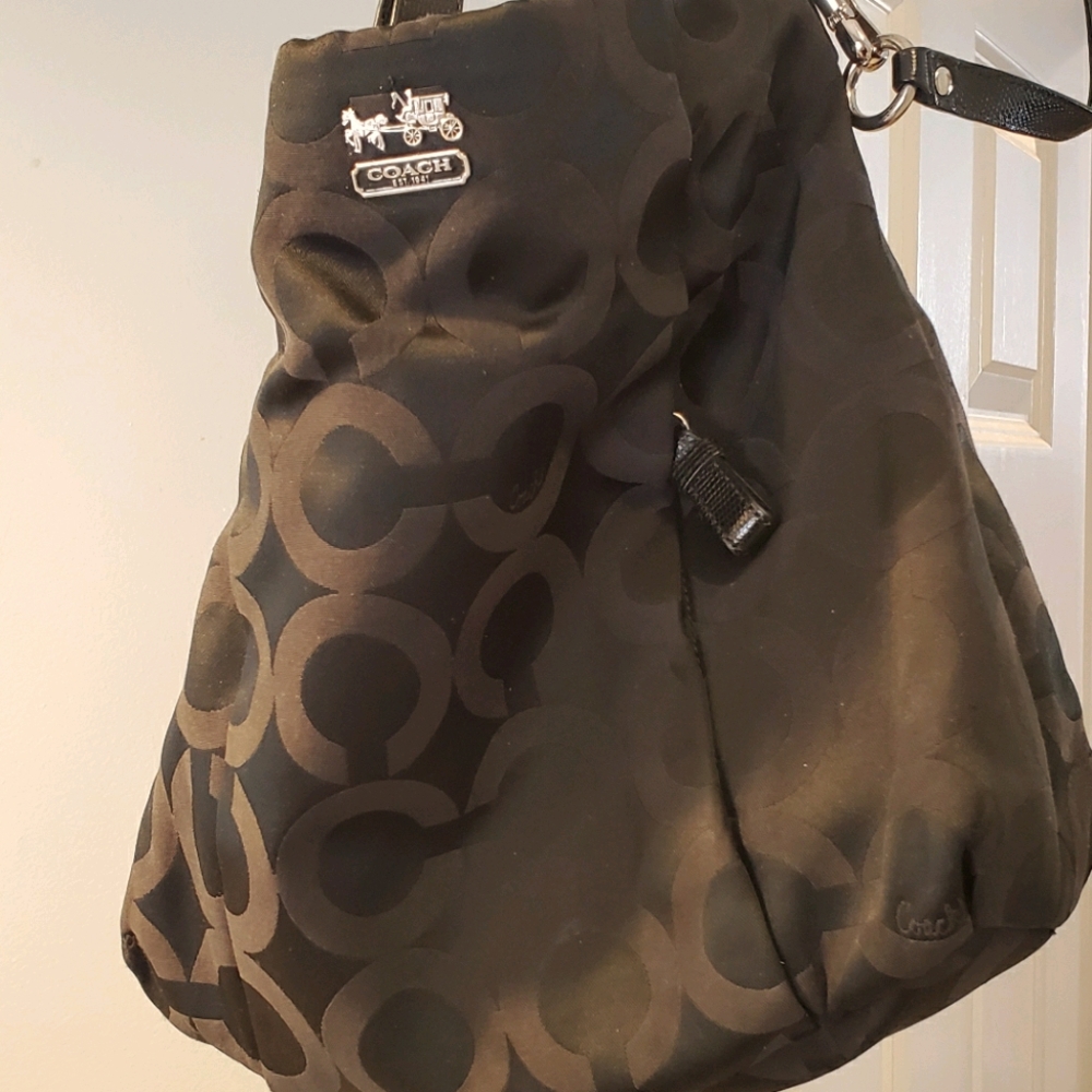 Coach women's shoulder bag in signature canvas